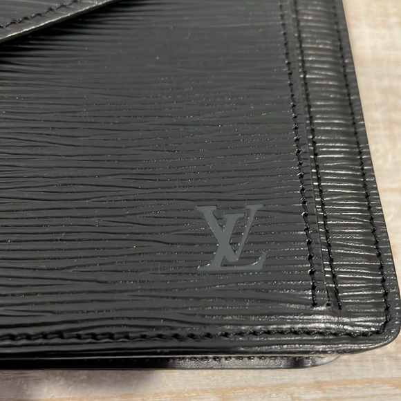 Louis Vuitton Black Epi Leather Pochette Serie Dragonne Clutch Bag with Key EUC - Picture 16 of 17